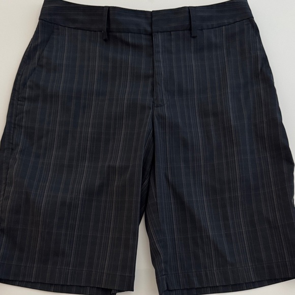 Under Armour Dark Plaid Men's Shorts - Picture 1 of 3